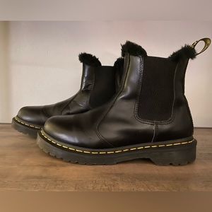 Dr Martens 2976 LEONORE FAUX FUR LINED CHELSEA BOOTS